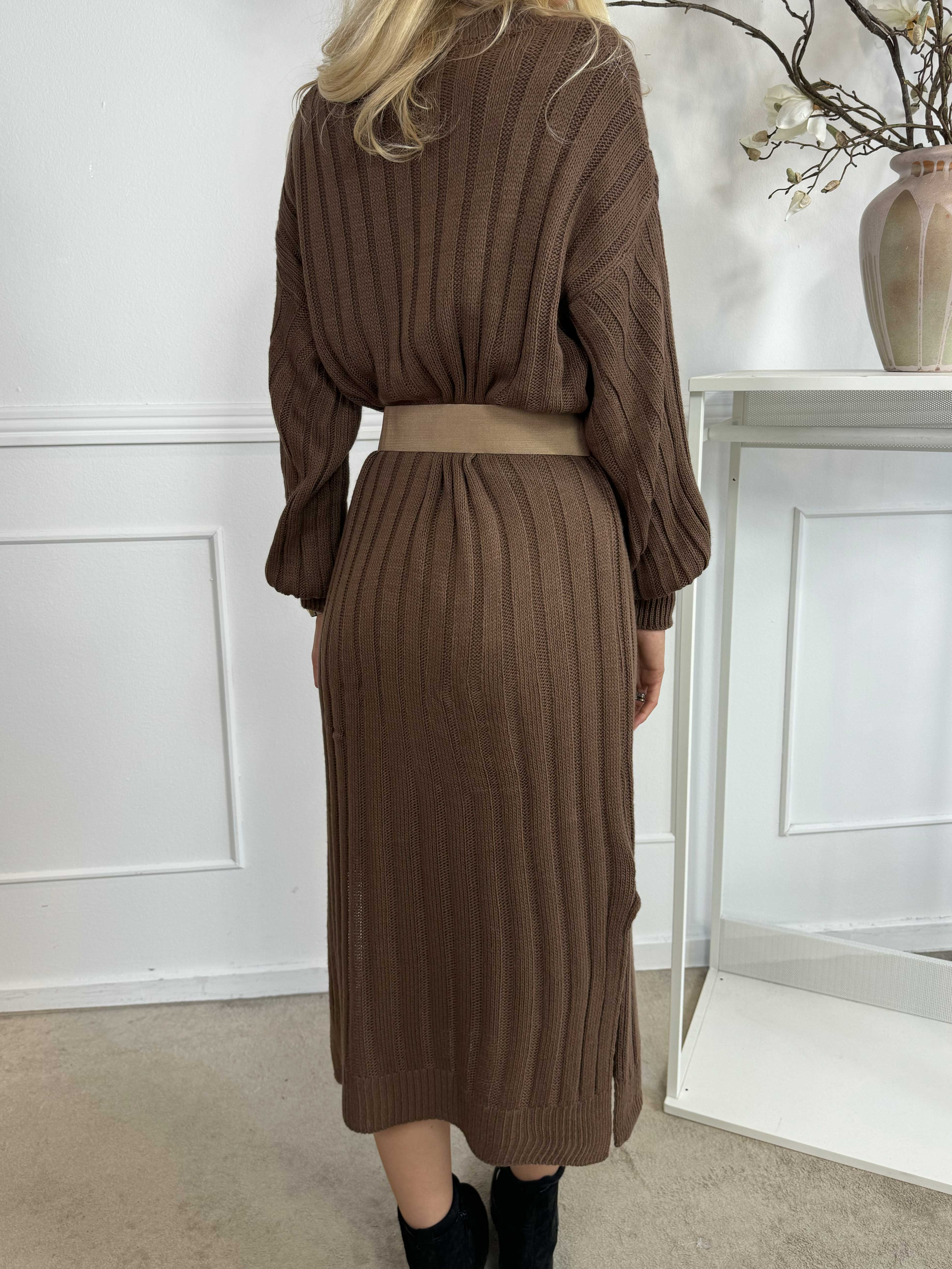 Hanine - Lång stickad klänning med v-ringning